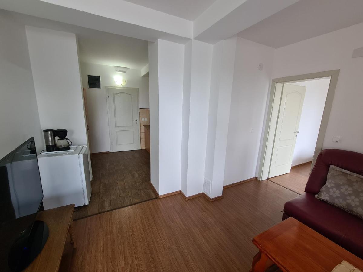 Restaurant & Apartments Lipa Пештані Екстер'єр фото