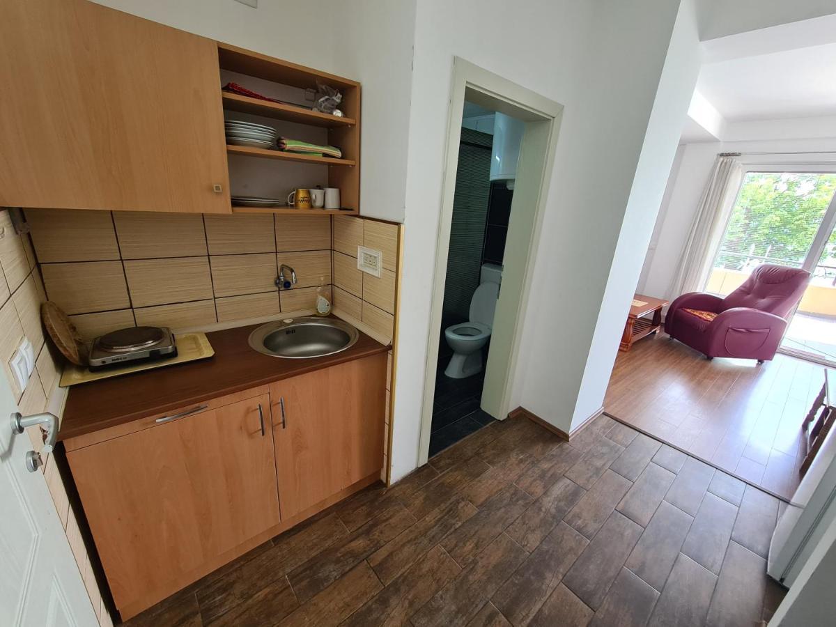Restaurant & Apartments Lipa Пештані Екстер'єр фото