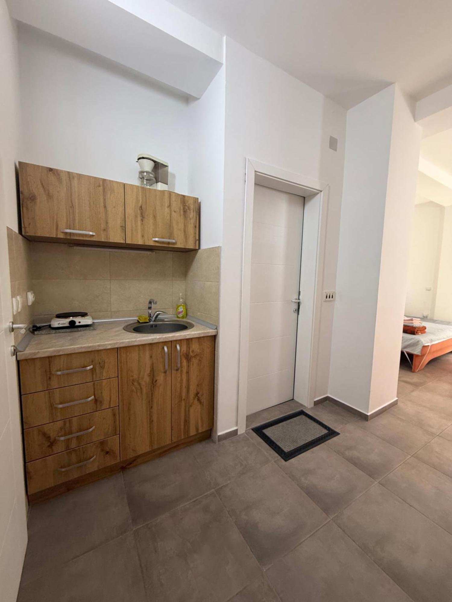 Restaurant & Apartments Lipa Пештані Екстер'єр фото
