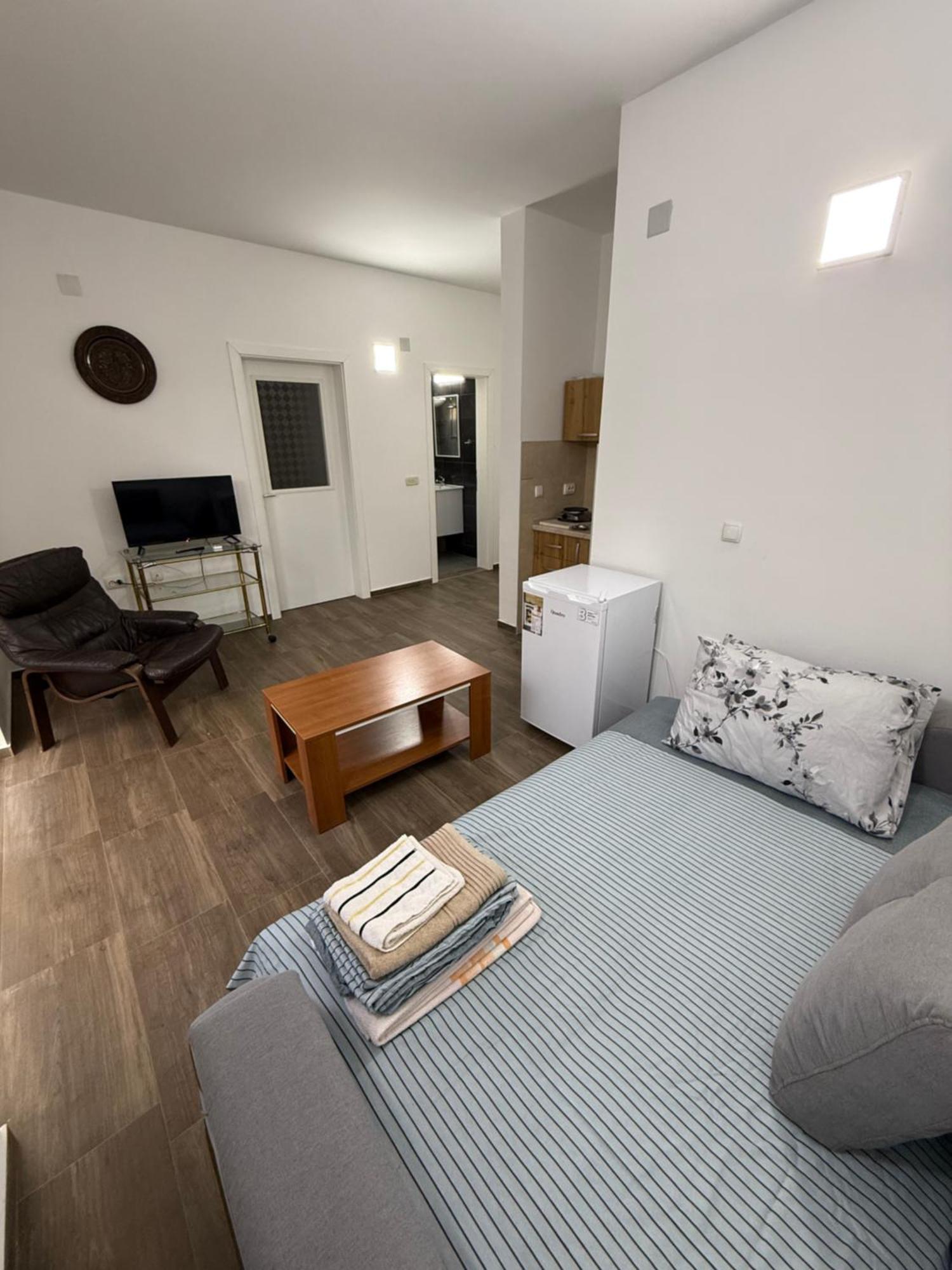 Restaurant & Apartments Lipa Пештані Екстер'єр фото