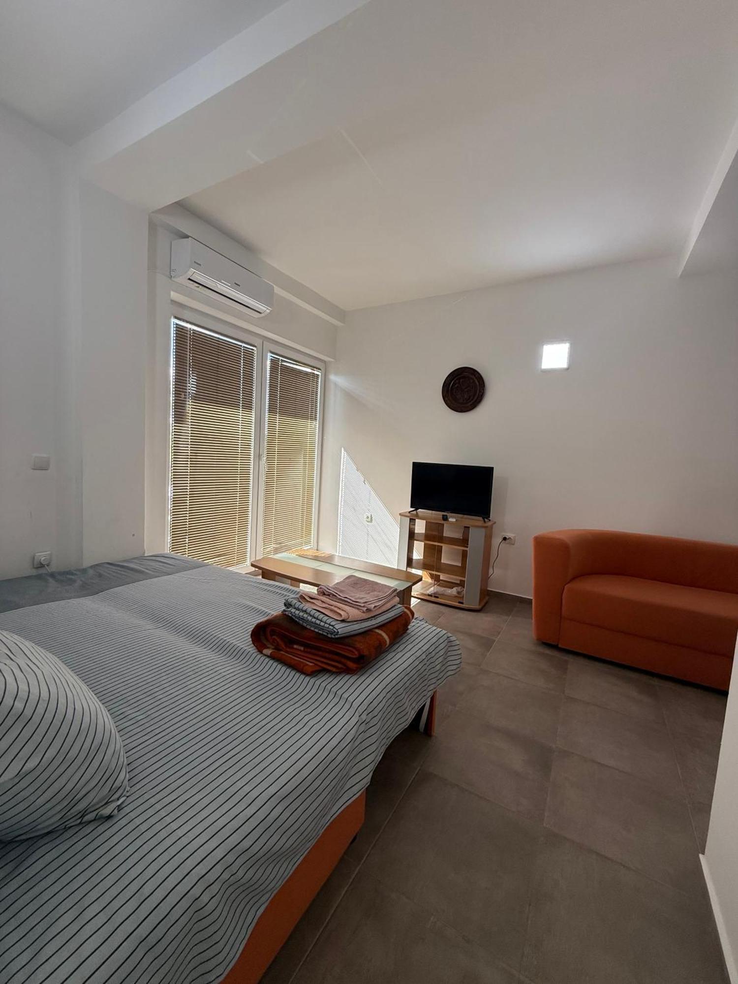Restaurant & Apartments Lipa Пештані Екстер'єр фото